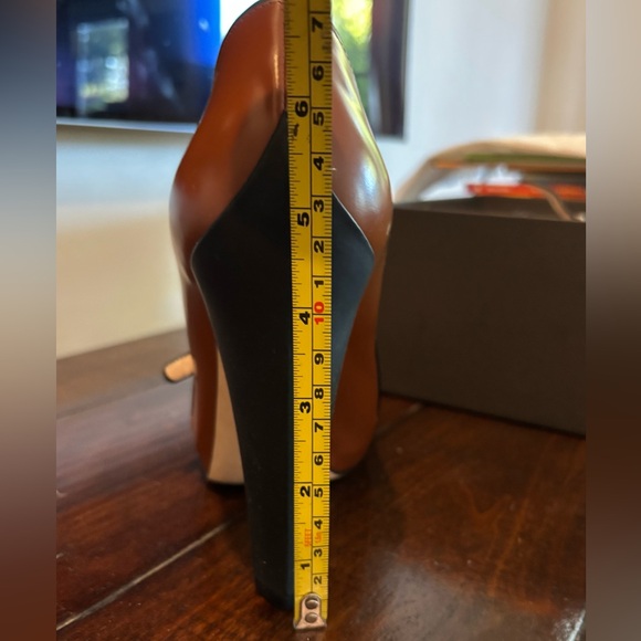 NIB Bally Whiskey Calf Heel Size 7.5 - Picture 9 of 9